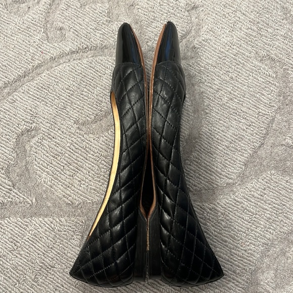 Cole Haan black quilted flats with patent cap toe.  In good condition.  Sz 8.5 - Picture 4 of 8